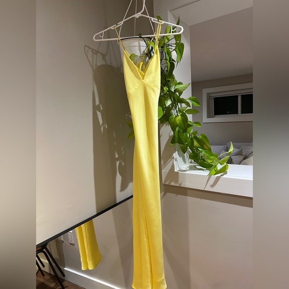 PARK & FIFTH yellow silk dress - Picture 2 of 6